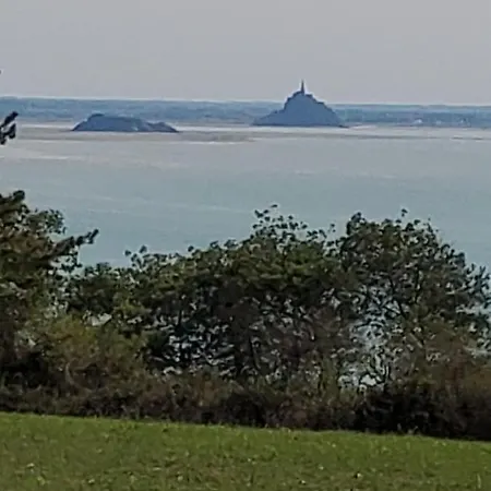 Chez Jollyjune, A Moins D'une Heure Du Mont Saint Michel Oda ve Kahvaltı