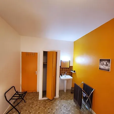 Chez Jollyjune, A Moins D'une Heure Du Mont Saint Michel Bed & Breakfast