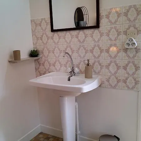 Chez Jollyjune, A Moins D'une Heure Du Mont Saint Michel Bed & Breakfast