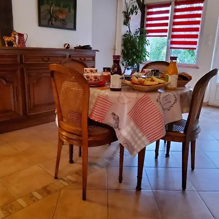 Nocleg ze śniadaniem Chez Jollyjune, A Moins D'une Heure Du Mont Saint Michel *