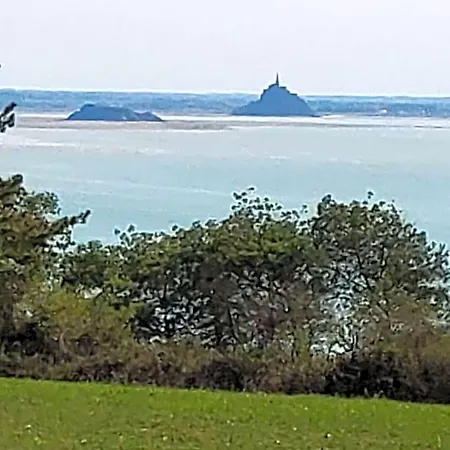 Chez Jollyjune, A Moins D'une Heure Du Mont Saint Michel Bed & Breakfast *