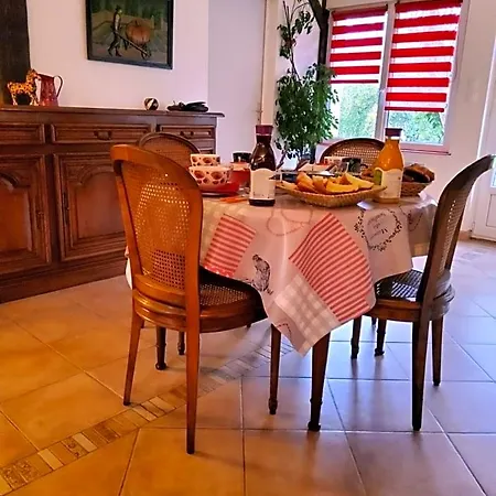 Bed & Breakfast Chez Jollyjune, A Moins D'une Heure Du Mont Saint Michel *