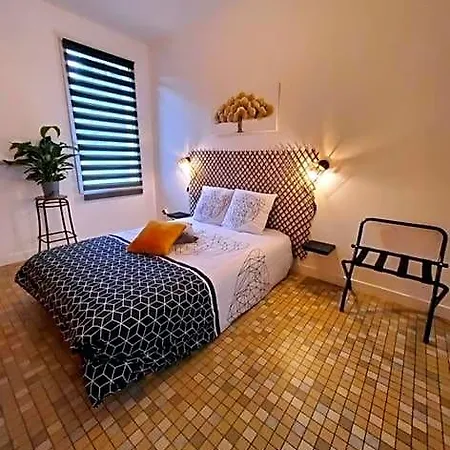 Chez Jollyjune, A Moins D'une Heure Du Mont Saint Michel Bed & Breakfast