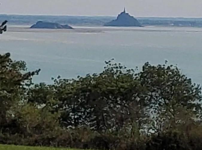 Chez Jollyjune, A Moins D'une Heure Du Mont Saint Michel Bed & Breakfast