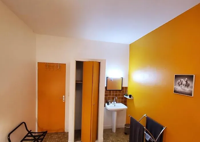 Chez Jollyjune, A Moins D'une Heure Du Mont Saint Michel Bed & Breakfast