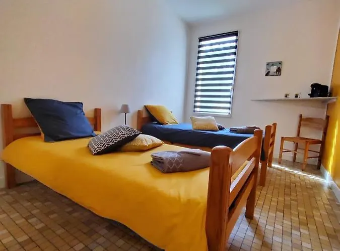 Chez Jollyjune, A Moins D'une Heure Du Mont Saint Michel Bed & Breakfast