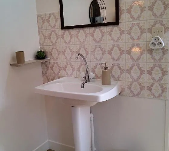 Chez Jollyjune, A Moins D'une Heure Du Mont Saint Michel Bed & Breakfast