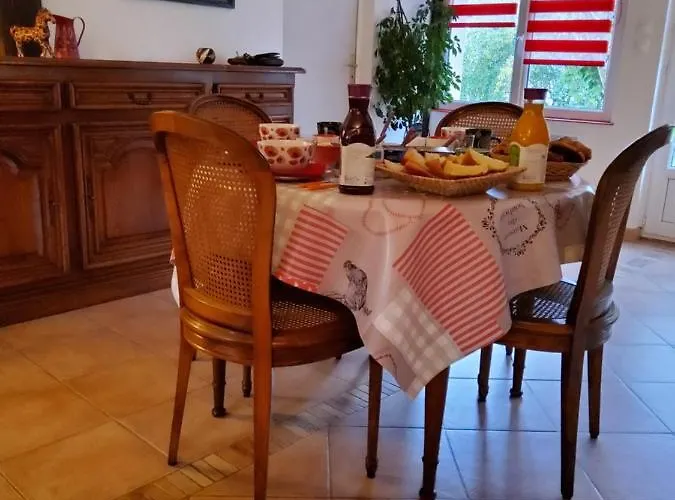 Bed & Breakfast Chez Jollyjune, A Moins D'une Heure Du Mont Saint Michel *
